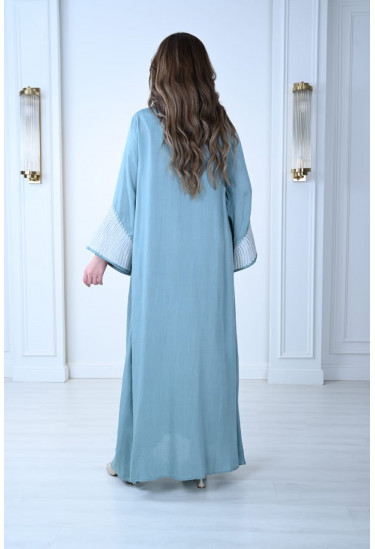 جلابية بتصميم مريح وأنيق للأجواء الصيفية