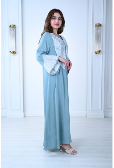 جلابية بتصميم مريح وأنيق للأجواء الصيفية