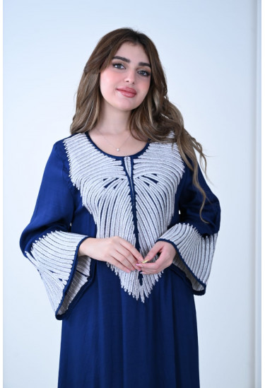 جلابية بتصميم مريح وأنيق للأجواء الصيفية