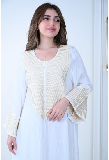 جلابية بتصميم مريح وأنيق للأجواء الصيفية