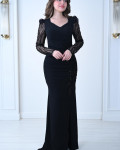 فستان سهرة أسود أنيق بأكمام شفافة مطرزة