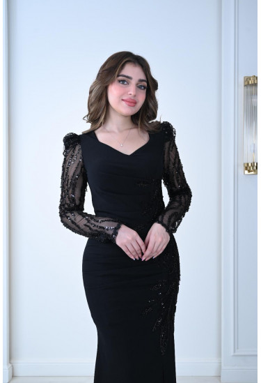 فستان سهرة أسود أنيق بأكمام شفافة مطرزة