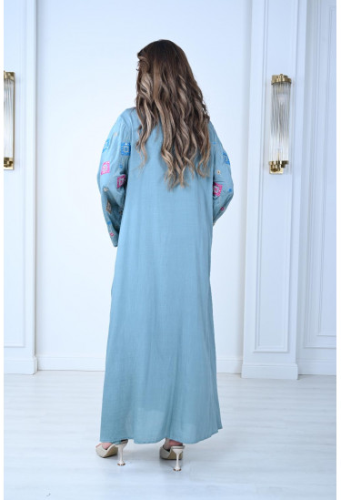 جلابية مطرزة بنقوش هندسية ملونة 