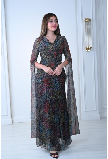 فستان سهرة فاخر بطابع ملكي وألوان متعددة