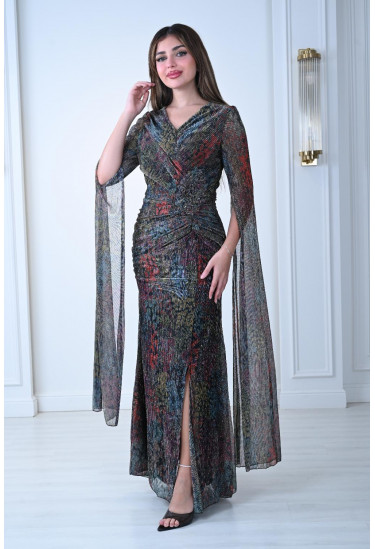 فستان سهرة فاخر بطابع ملكي وألوان متعددة