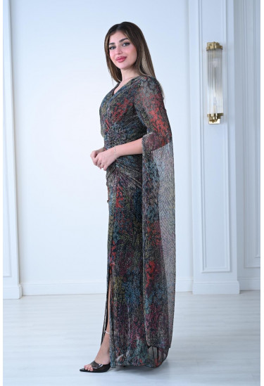 فستان سهرة فاخر بطابع ملكي وألوان متعددة