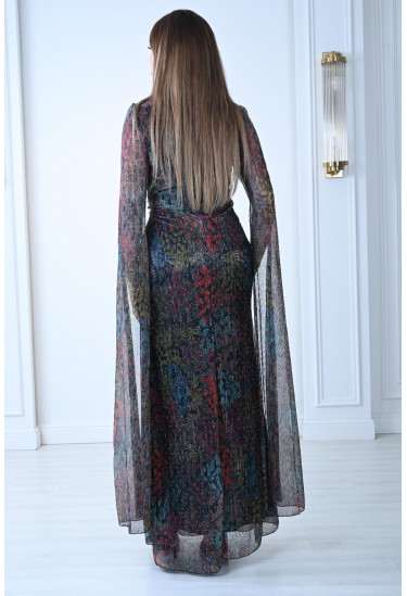 فستان سهرة فاخر بطابع ملكي وألوان متعددة