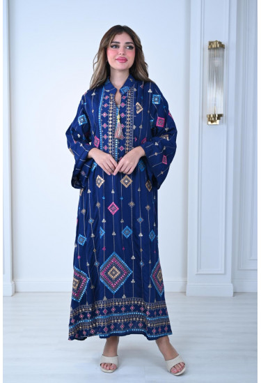 جلابية مطرزة بنقوش هندسية ملونة 