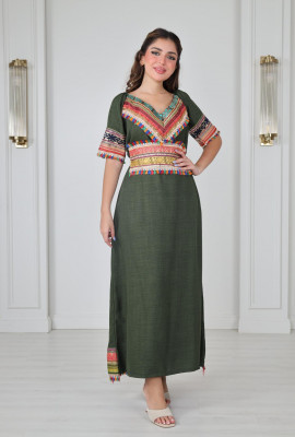 جلابية تراثية أنيقة بتطريز ملون 