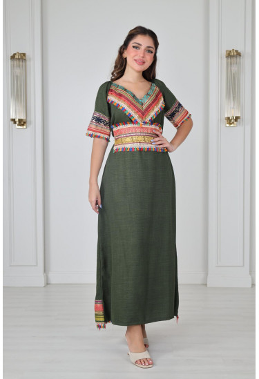 جلابية تراثية أنيقة بتطريز ملون 