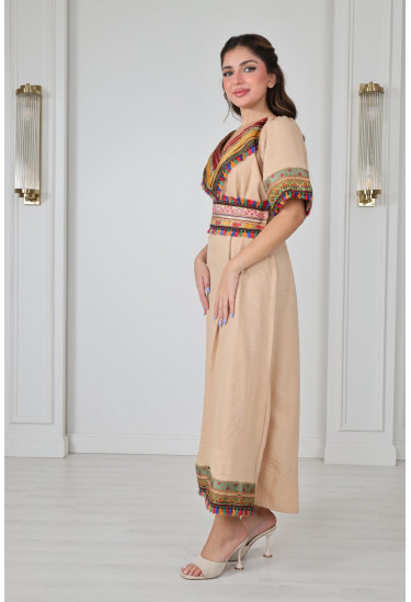 جلابية تراثية أنيقة بتطريز ملون 