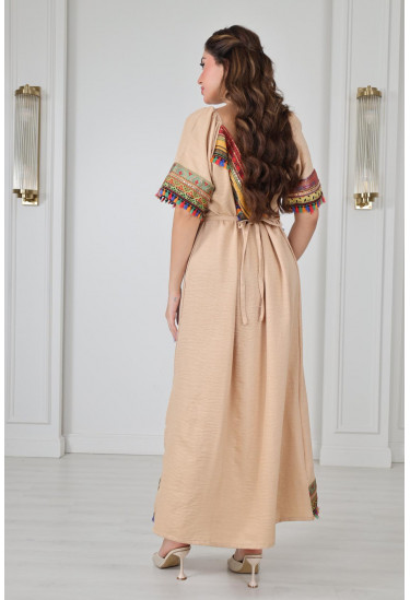 جلابية تراثية أنيقة بتطريز ملون 