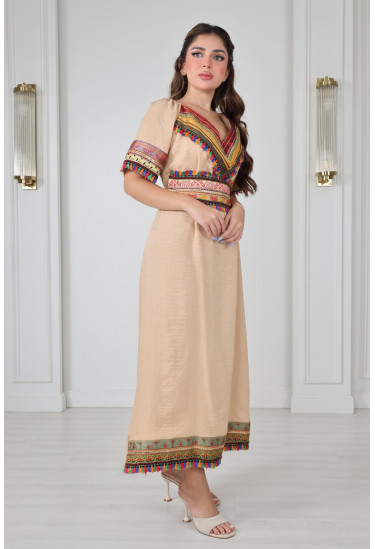 جلابية تراثية أنيقة بتطريز ملون 