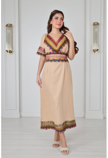 جلابية تراثية أنيقة بتطريز ملون 