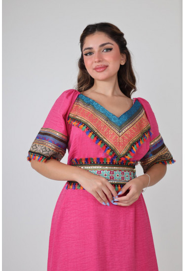 جلابية تراثية أنيقة بتطريز ملون 