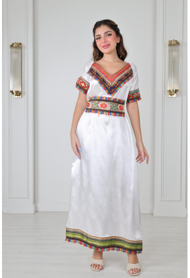 جلابية تراثية أنيقة بتطريز ملون 