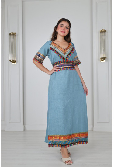 جلابية تراثية أنيقة بتطريز ملون 