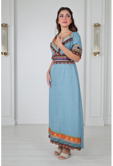 جلابية تراثية أنيقة بتطريز ملون 