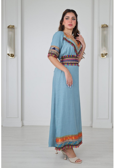 جلابية تراثية أنيقة بتطريز ملون 