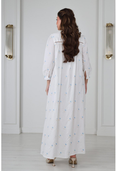 جلابية أنيقة  مطرزة بنعومة ولمسات عصرية