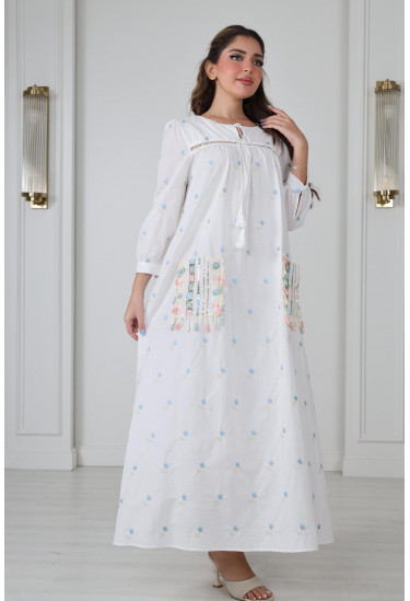 جلابية أنيقة  مطرزة بنعومة ولمسات عصرية