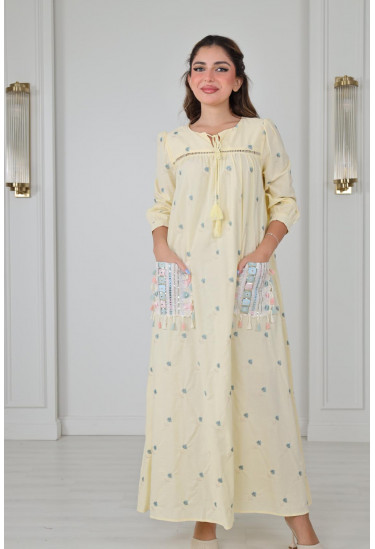 جلابية أنيقة  مطرزة بنعومة ولمسات عصرية