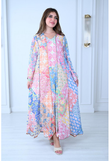 جلابية بوهيمية مطبّعة بطابع شرقي أنيق جلابية بوهيمية مطبّعة بطابع شرقي أنيق