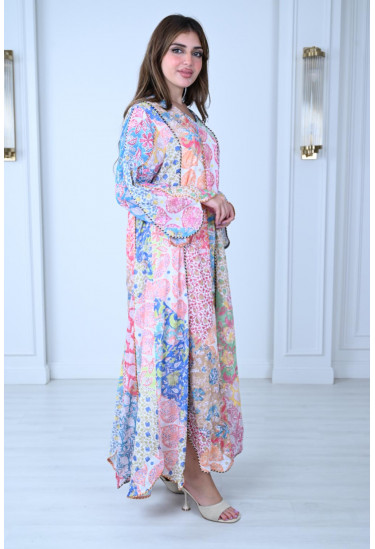 جلابية بوهيمية مطبّعة بطابع شرقي أنيق جلابية بوهيمية مطبّعة بطابع شرقي أنيق