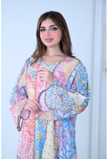 جلابية بوهيمية مطبّعة بطابع شرقي أنيق جلابية بوهيمية مطبّعة بطابع شرقي أنيق