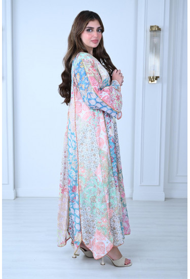 جلابية بوهيمية مطبّعة بطابع شرقي أنيق جلابية بوهيمية مطبّعة بطابع شرقي أنيق