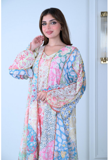 جلابية بوهيمية مطبّعة بطابع شرقي أنيق جلابية بوهيمية مطبّعة بطابع شرقي أنيق