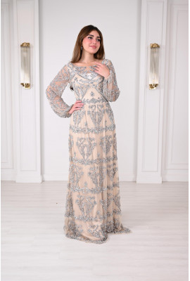  فستان سهرة أنيق مع تفاصيل مطرزة