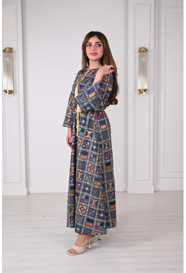 جلابية قطنية مطرزة بنقوش تراثية وألوان زاهية