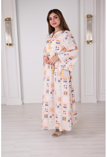 جلابية قطنية مطرزة بنقوش تراثية وألوان زاهية