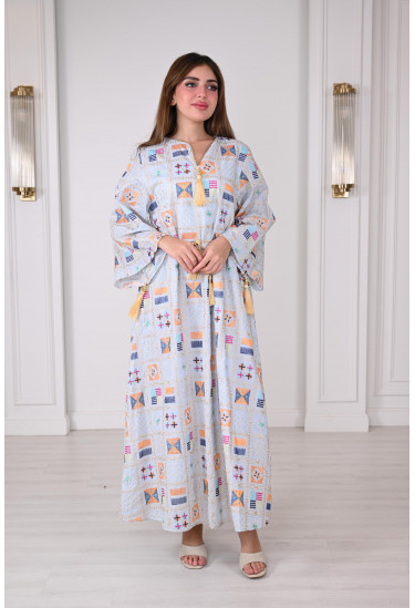 جلابية قطنية مطرزة بنقوش تراثية وألوان زاهية