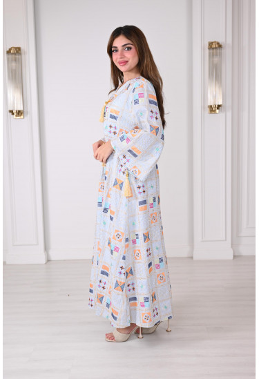 جلابية قطنية مطرزة بنقوش تراثية وألوان زاهية