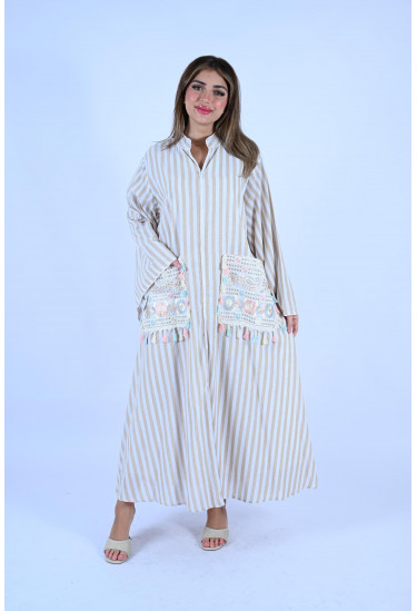 جلابية مخططة أنيقة بلمسة تراثية