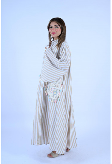 جلابية مخططة أنيقة بلمسة تراثية