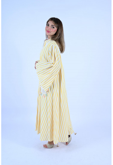 جلابية مخططة أنيقة بلمسة تراثية