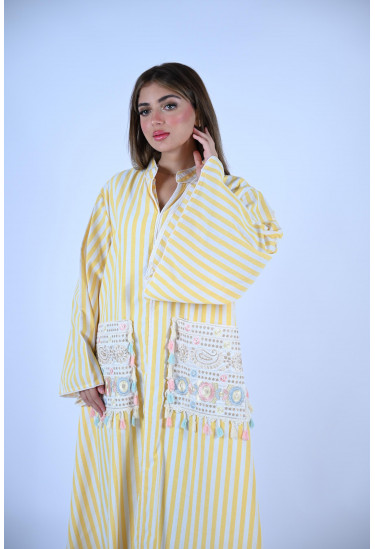 جلابية مخططة أنيقة بلمسة تراثية