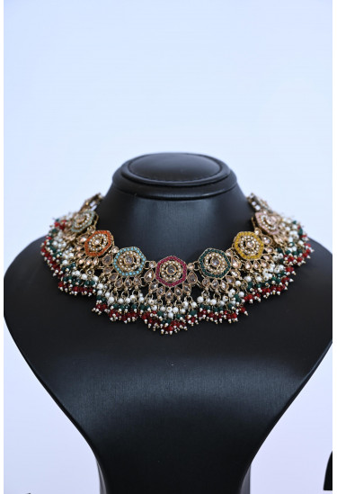 طقم مجوهرات هندي فاخر بتصميم تراثي