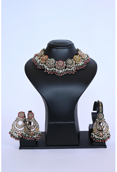 طقم مجوهرات هندي فاخر بتصميم تراثي