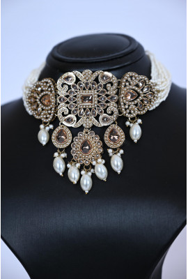 طقم مجوهرات تراثي فاخر بتصميم هندي طقم مجوهرات تراثي فاخر بتصميم هندي