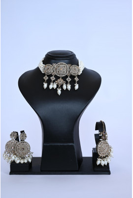  عقد فاخر بتصميم تراثي مزين باللؤلؤ والكريستال