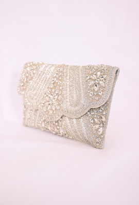 حقيبة سهرة فاخرة مطرزة بالكريستال الفضي حقيبة سهرة فاخرة مطرزة بالكريستال الفضي