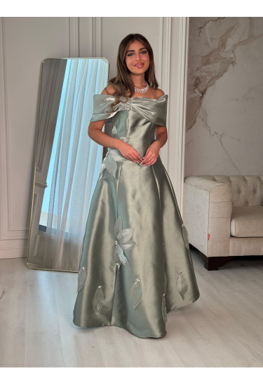 فستان سهره انيق بتطريزات الزهور المتناثره 