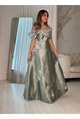 فستان سهره انيق بتطريزات الزهور المتناثره 