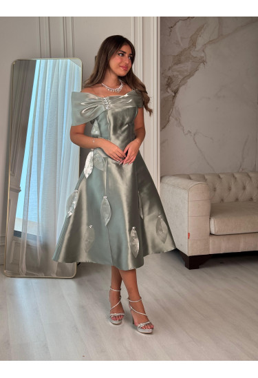 فستان ميدي ساتان بتصميم ملكى مميز