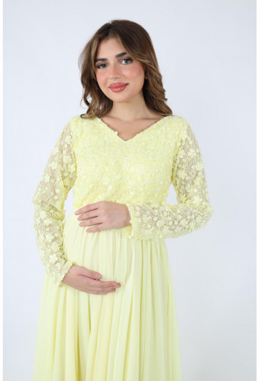 فستان بدانتيل فاخر وتنورة شيفون واسعة لإطلالة مشرقة