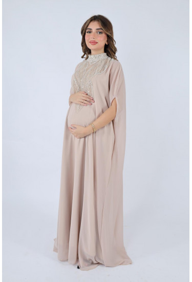 فستان سهرة طويل واسع مطرز بلمسات فاخرة